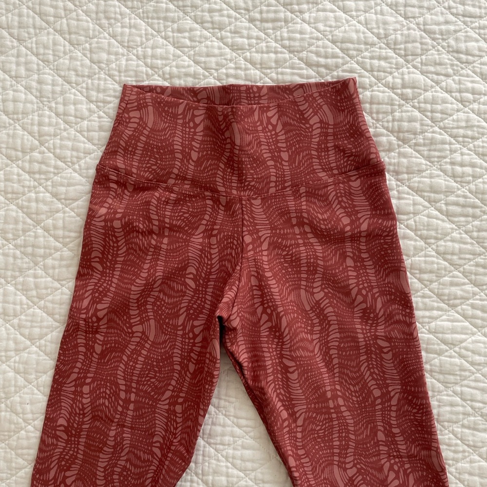 Patterned Sports Bra and Leggings Set Size Small - Picture 3 of 5